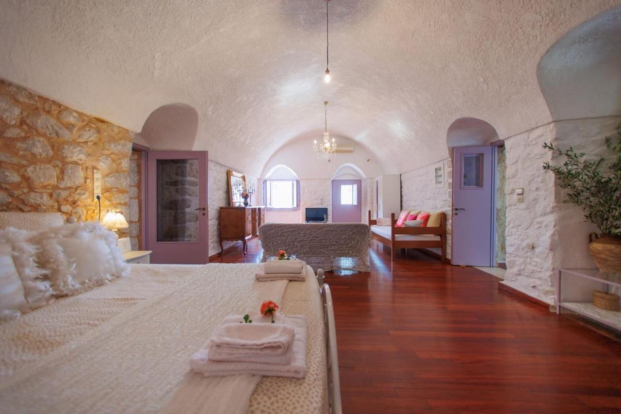 Iliana'S House - Spacious Cave House In The Center Of Areopolis Apartment Екстериор снимка