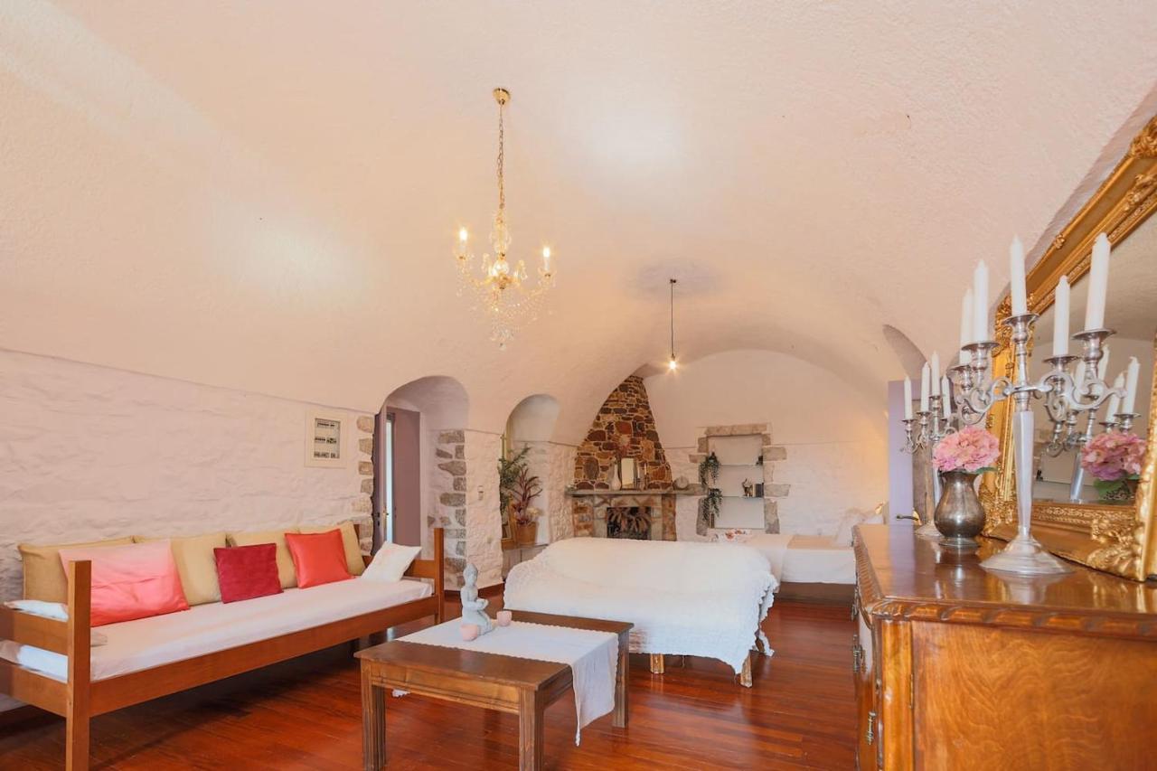 Iliana'S House - Spacious Cave House In The Center Of Areopolis Екстериор снимка