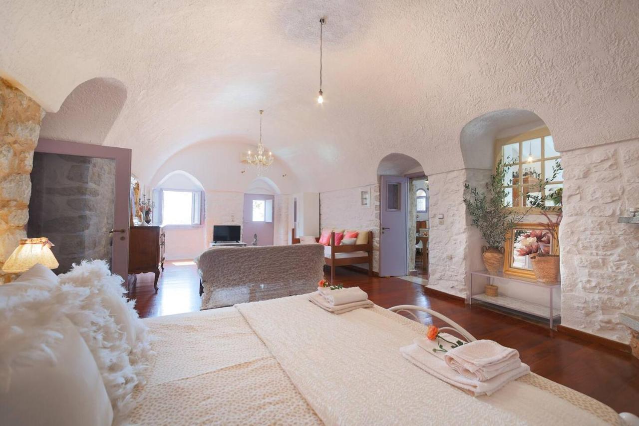 Iliana'S House - Spacious Cave House In The Center Of Areopolis Екстериор снимка