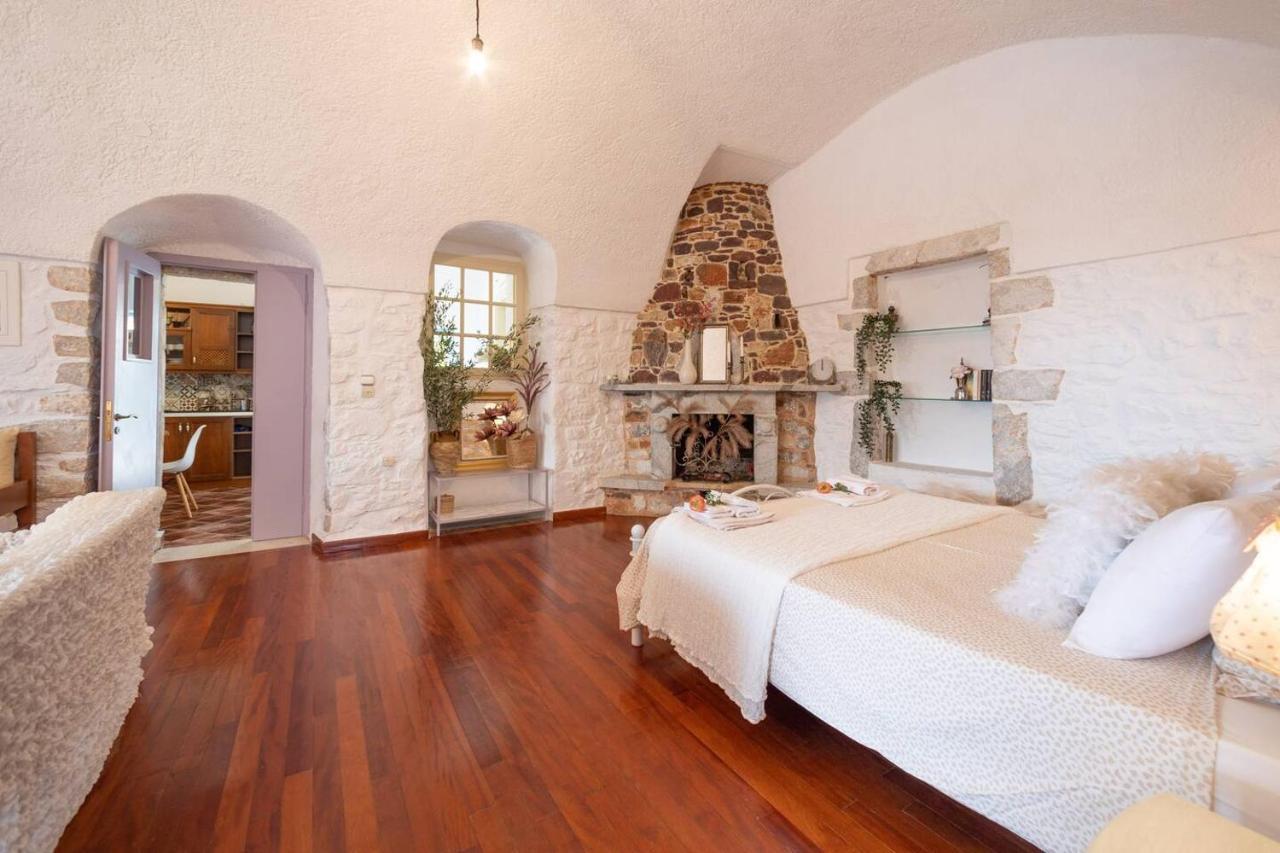 Iliana'S House - Spacious Cave House In The Center Of Areopolis Екстериор снимка